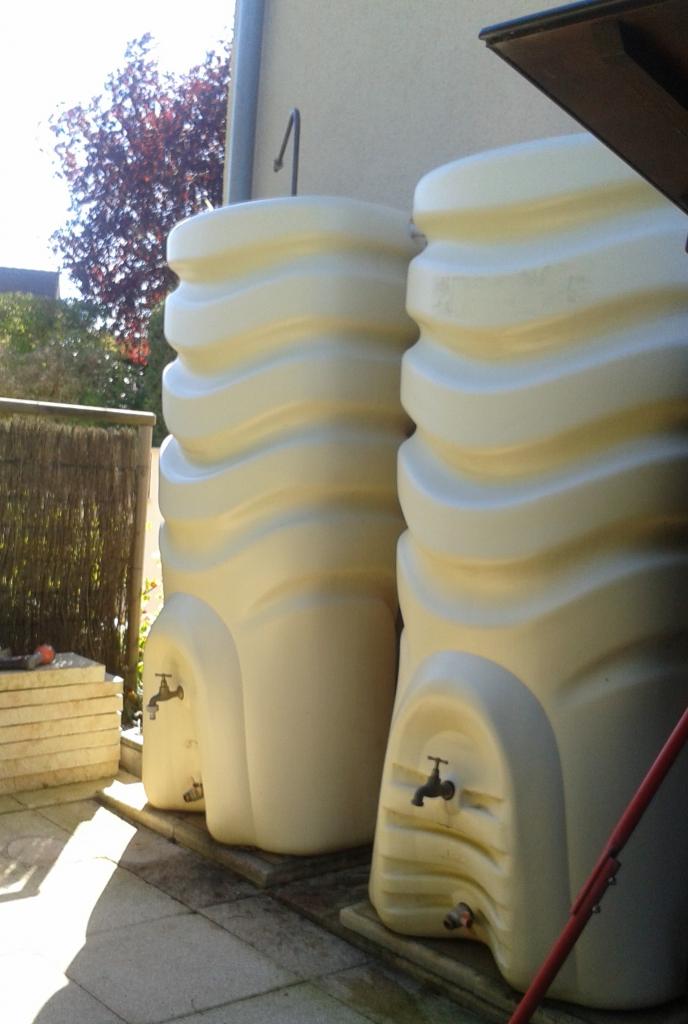 Récupérateurs d'eau de pluie jumelés (1100 litres)