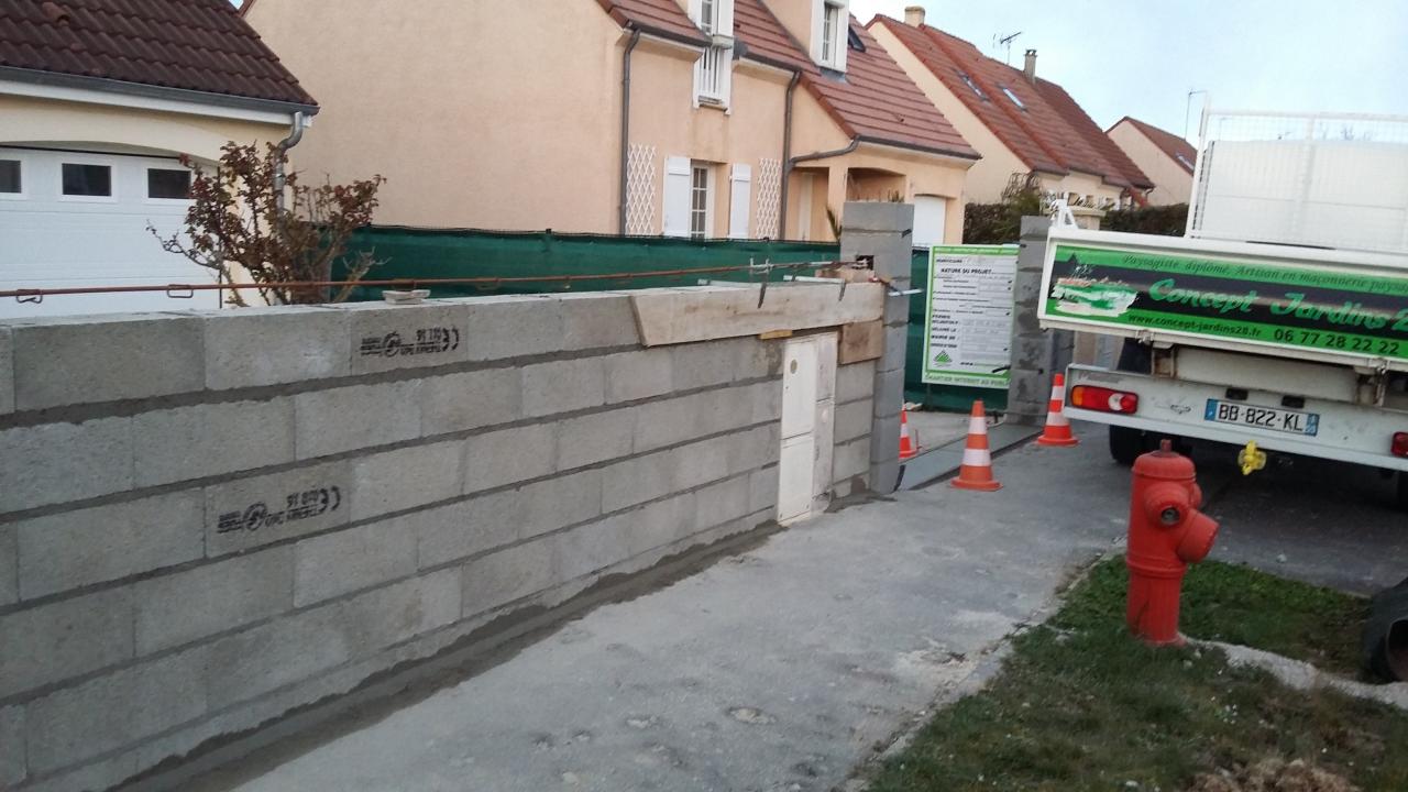 Démolition et Reconstruction d'un mur de clôture fissuré