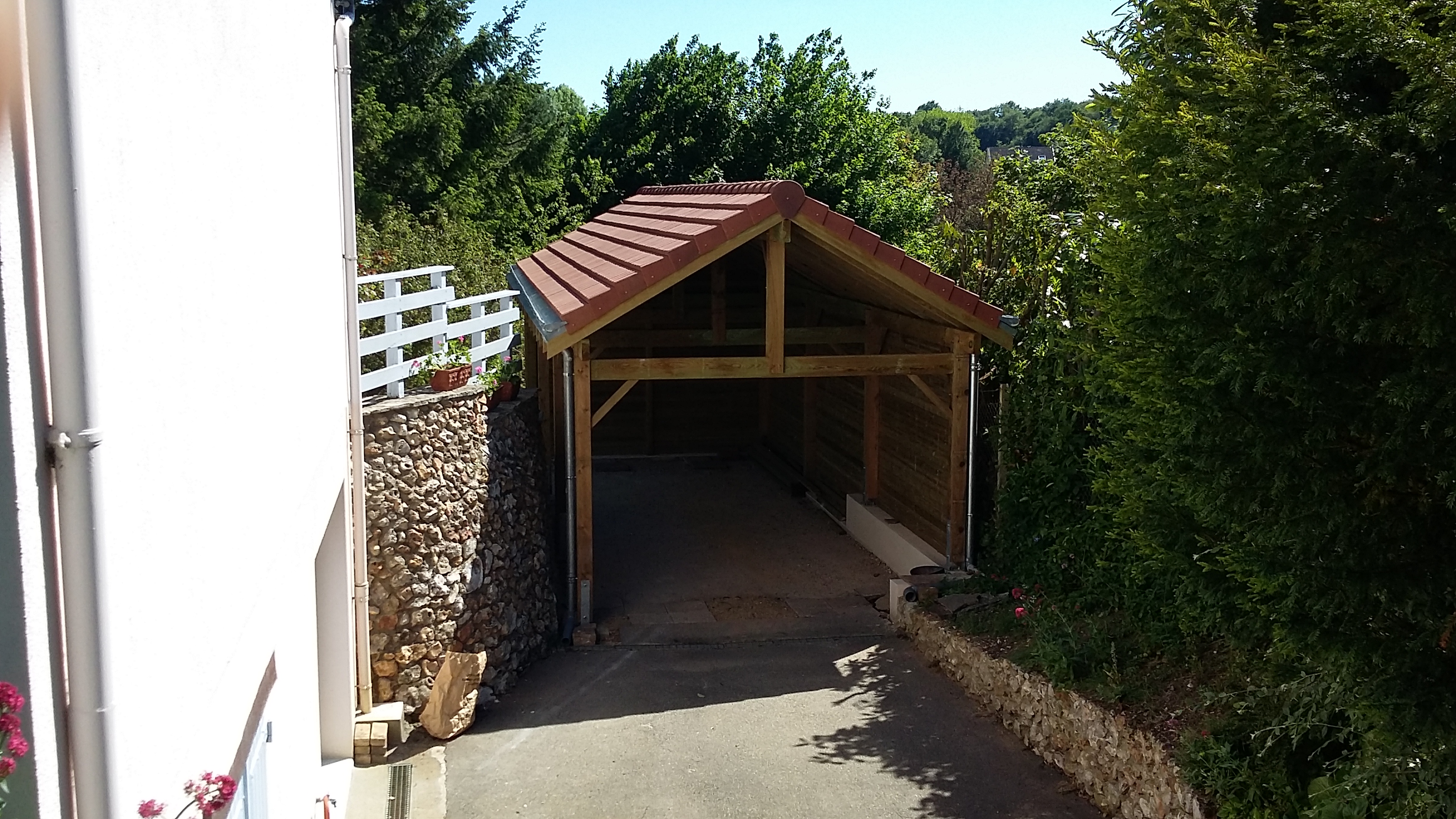 Carport - 9m50x4m pour le stationnement de 2 voitures l'une derrière l'autre