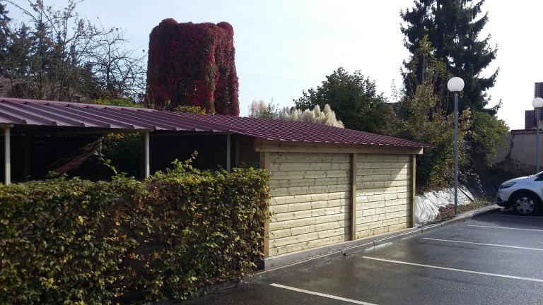 Local à vélo en bois sur bassin de rétention pour une copropriété de LÈVES