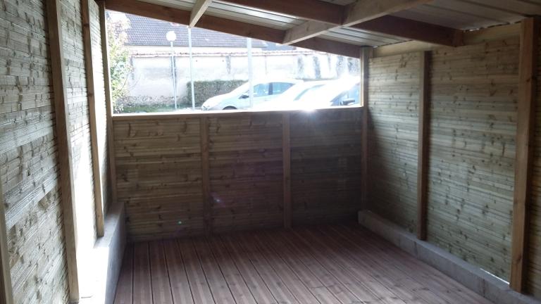 Local à vélo en bois sur bassin de rétention pour une copropriété de LÈVES - Intérieur 