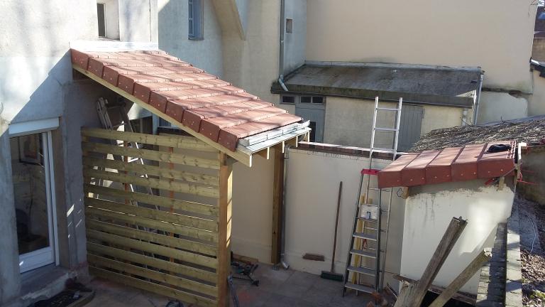 Abri bois sur une terrasse