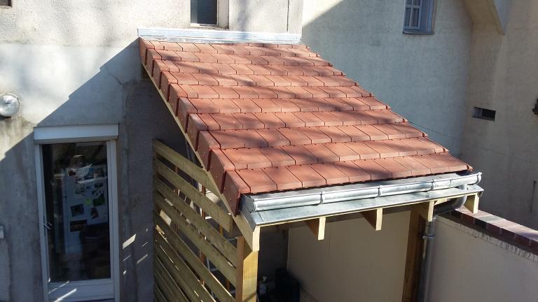 Abri bois sur une terrasse