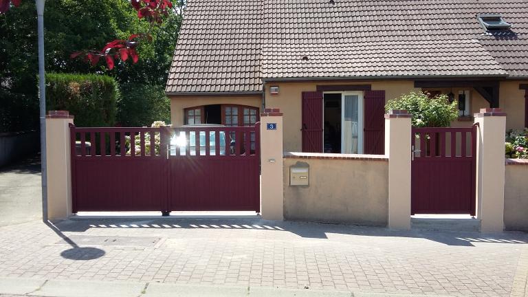Ouverture du mur (portillon), création des 4 piliers, pose des huisseries en aluminium