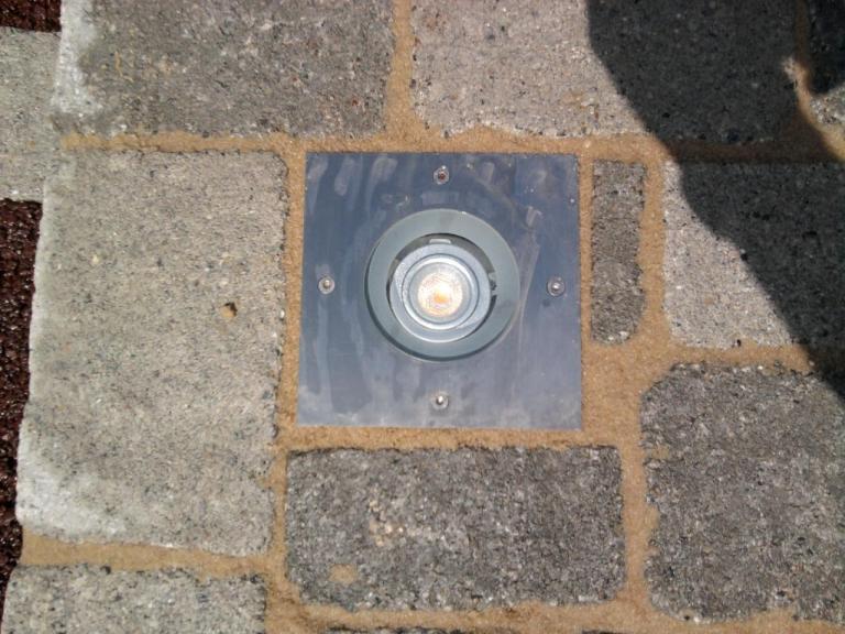 Spot encastré pour baliser une allée, un escalier...