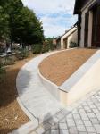 Allée en pavés de grès blanc rosé