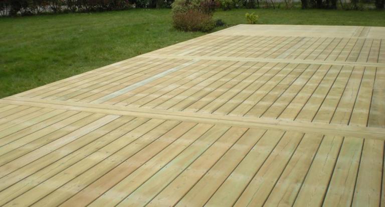 Terrasse en pin du nord traité Classe 4