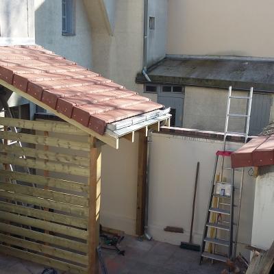Abri bois sur une terrasse